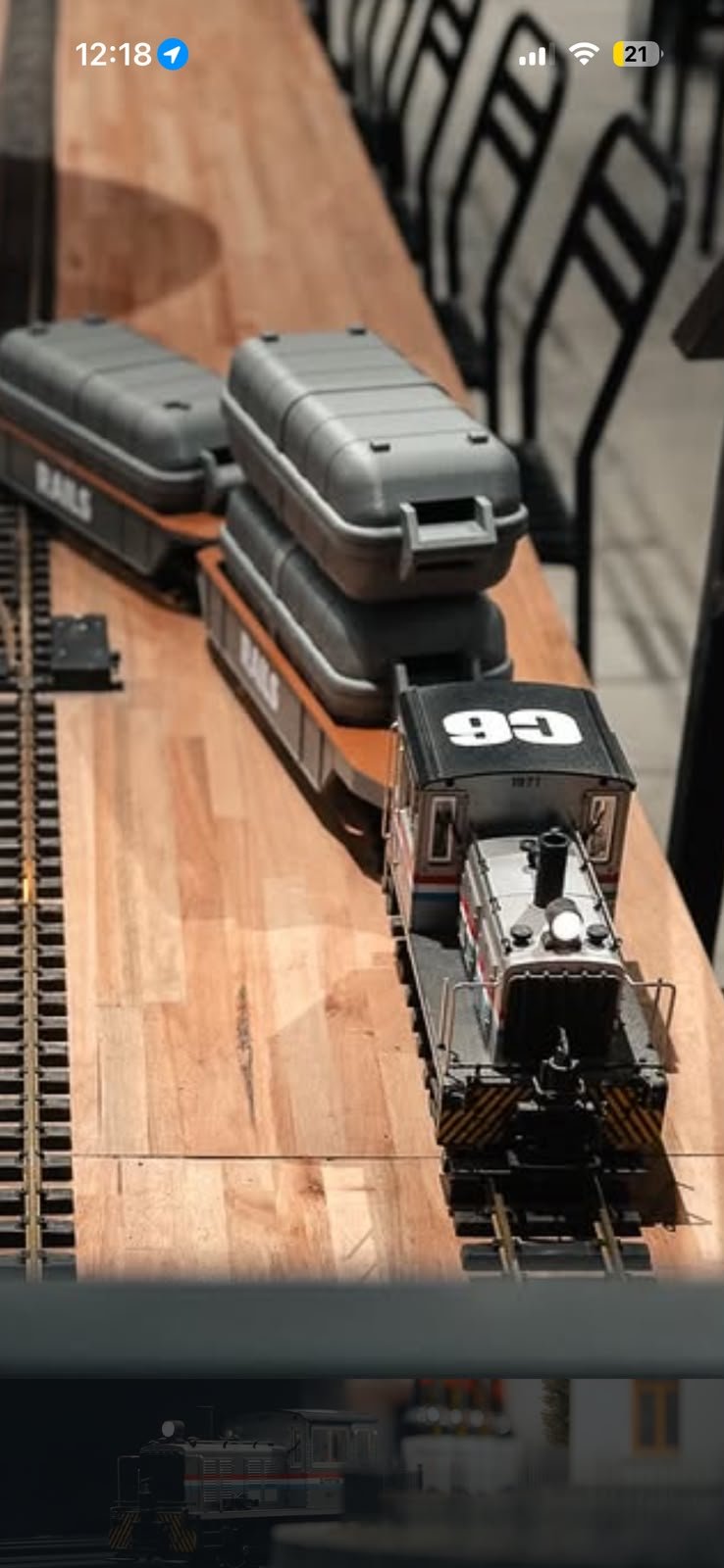Tren circulando por la mesa compartida de RAILS