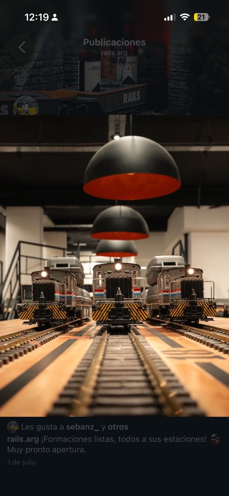 Tres trenes de RAILS en sus vías